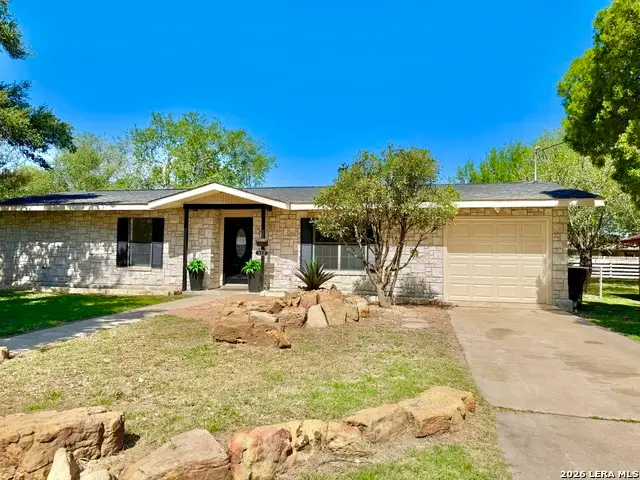512 S Park, Karnes City, TX 78118 - #2