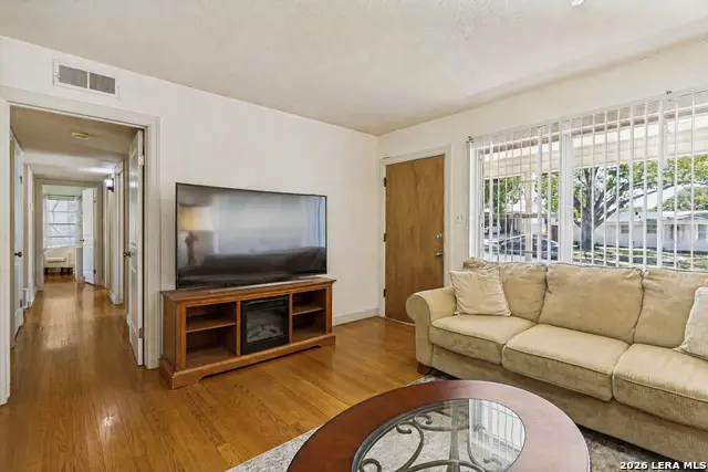319 Redcliff Dr, San Antonio, TX 78216 - #2