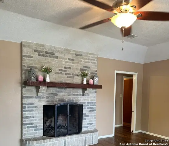 125 N Bluebonnet, Uvalde, TX 78801 - #3