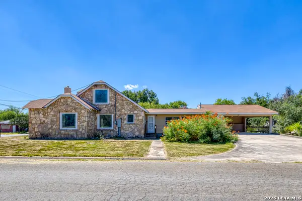 1229 N Park, Uvalde, TX 78801