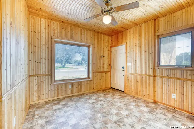 1229 N Park, Uvalde, TX 78801 - #3