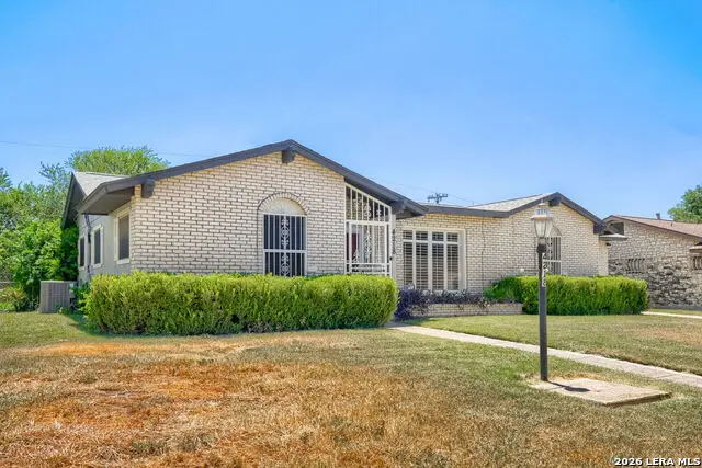 4218 Valleyfield St, San Antonio, TX 78222 - #1