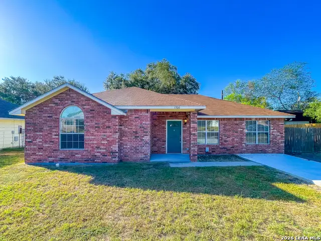 1300 Taylor St, Beeville, TX 78102 - #1