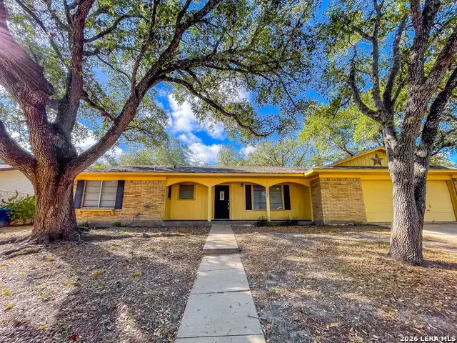1404 E Inez St, Beeville, TX 78102 - #1