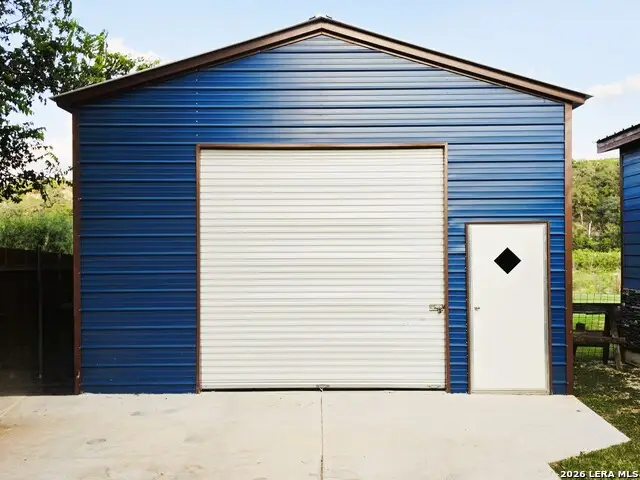 135 Lakeshore Dr S, Bandera, TX 78003 - #2