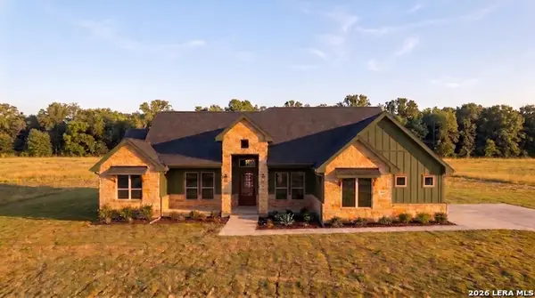 120 Pioneer, La Vernia, TX 78121