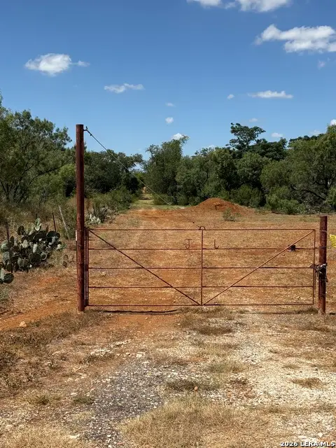 314 County Road, Bigfoot, TX 78005