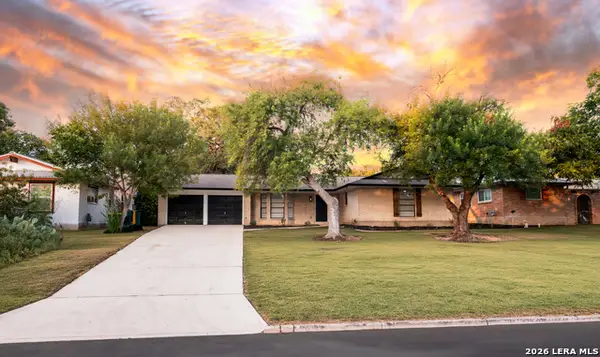 331 Shin Oak Dr, Live Oak, TX 78233