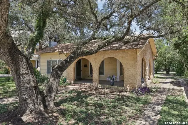 514 S Main St, Lockhart, TX 78644 - #2