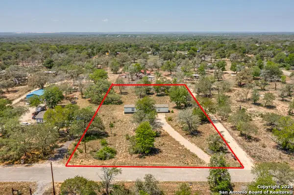 78 Spanish Oak Rd, Somerset, TX 78069