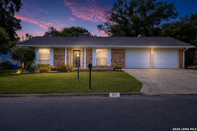 907 Lake Dr, Kerrville, TX 78028 - #1