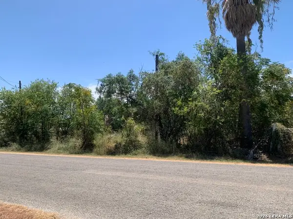 00 Cr 6612, Devine, TX 78016