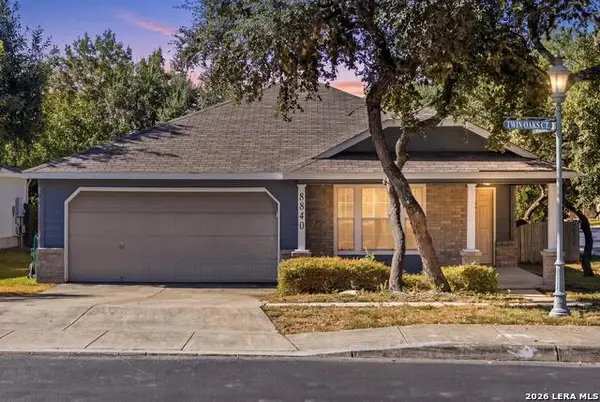 8840 Twin Oaks Ct, San Antonio, TX 78250