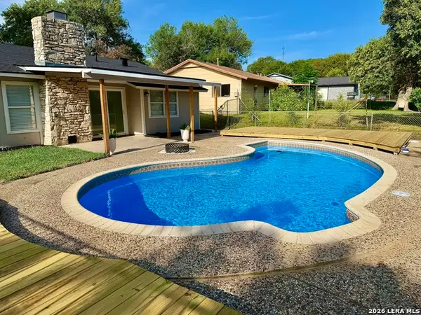 7701 Leafy Hollow Ct, Live Oak, TX 78233