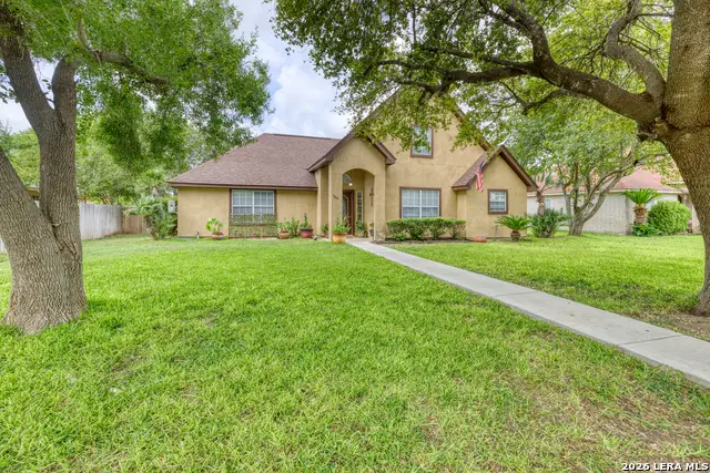 705 Sunrise Ave, Uvalde, TX 78801 - #2