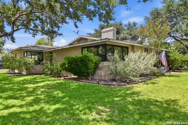 1105 N Park, Uvalde, TX 78801 - #2