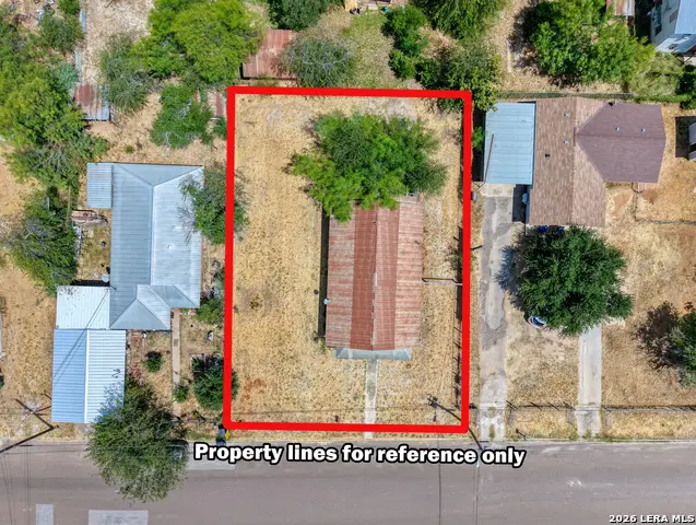 601 N 5th St, Carrizo Springs, TX 78834 - #2
