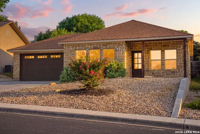 706 Oak Valley Dr, Kerrville, TX 78028 - #1