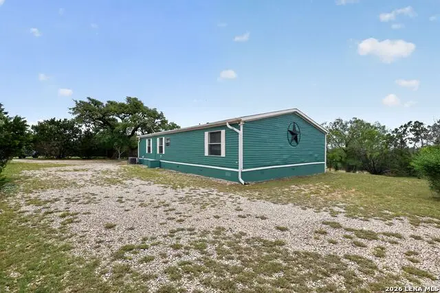 1721 Lakeshore Dr N, Bandera, TX 78003 - #3