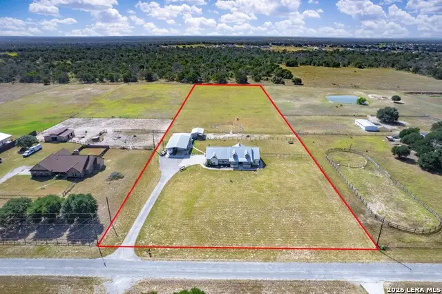 247 S Palo Alto Dr, Floresville, TX 78114 - #2