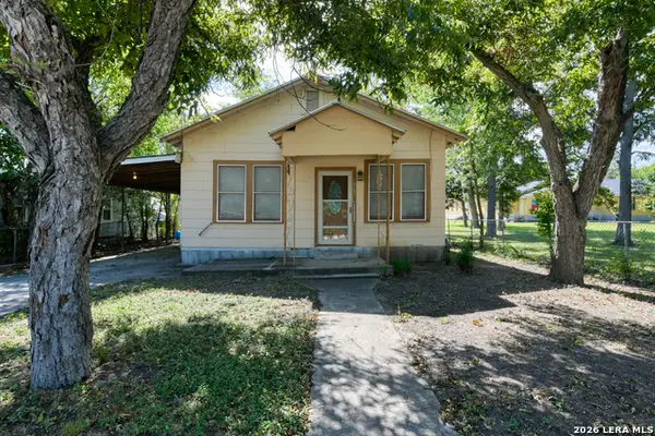 2065 W Mill St, New Braunfels, TX 78130