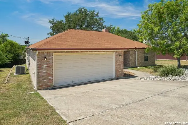 220 Loma Vista Dr, Kerrville, TX 78028 - #2