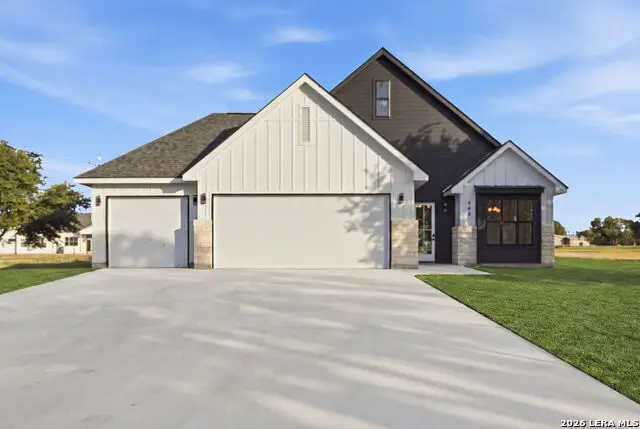 486 Wood View Cir, Bandera, TX 78003 - #1