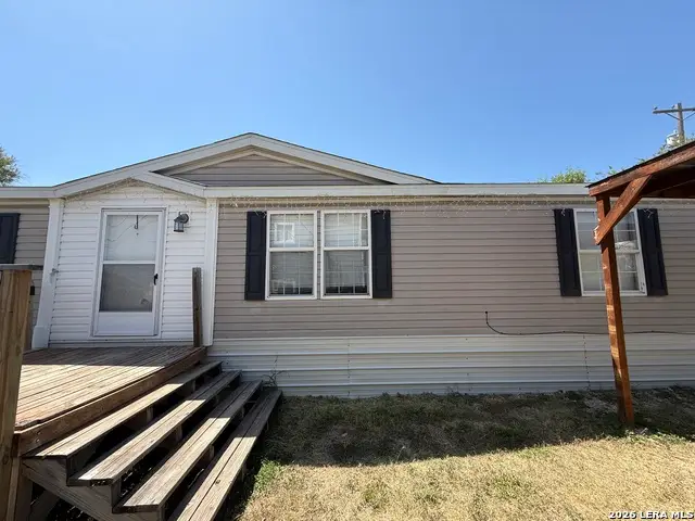 1204 W Houston St, Carrizo Springs, TX 78834 - #1