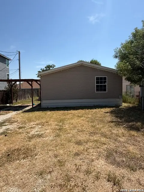 1204 W Houston St, Carrizo Springs, TX 78834 - #2