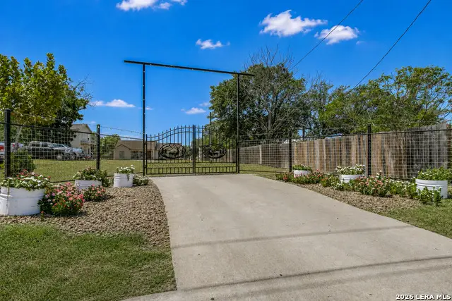 25375 Us Highway 281 S, San Antonio, TX 78264 - #1