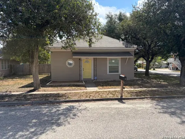 423 S 6th St, Kenedy, TX 78119 - #1