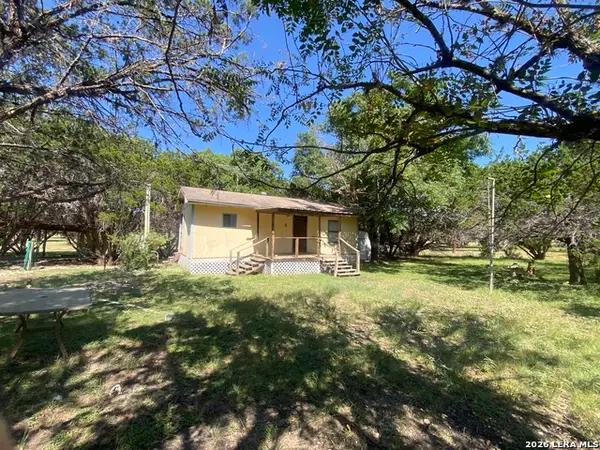 39 Jim Dalrymple Dr, Leakey, TX 78873