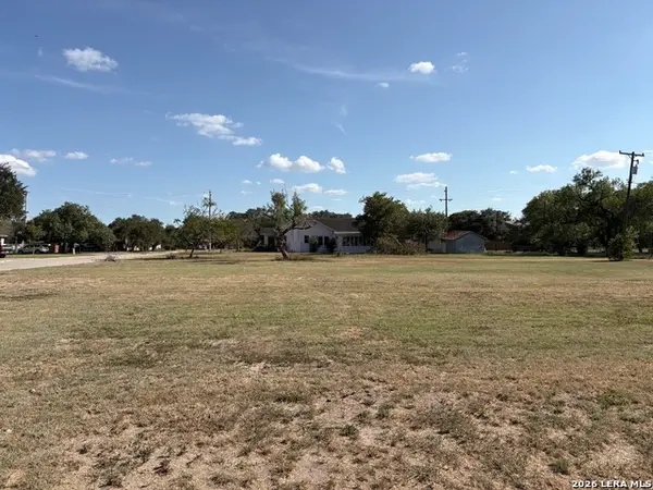 604 S 7th St, Kenedy, TX 78119