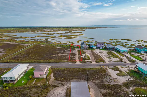 82 Newcomb Bend Loop, Rockport, TX 78382