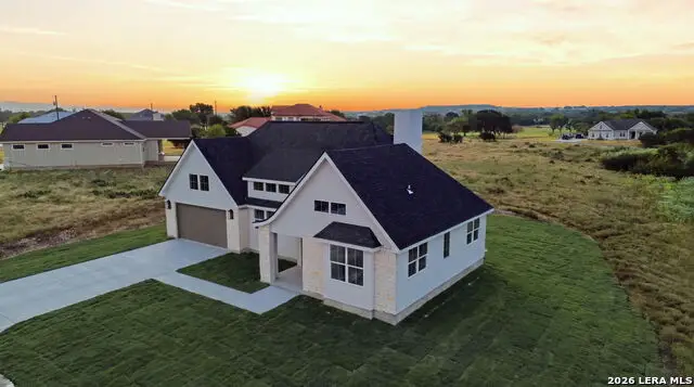 499 Wood View Cir, Bandera, TX 78003 - #3