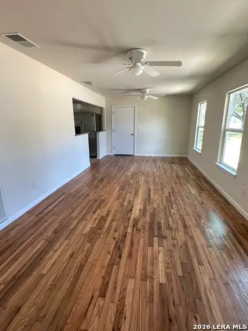 907 Dove Ave., Devine, TX 78016 - #2