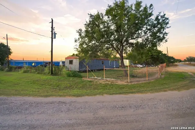 80 County Road 100, Floresville, TX 78114 - #2