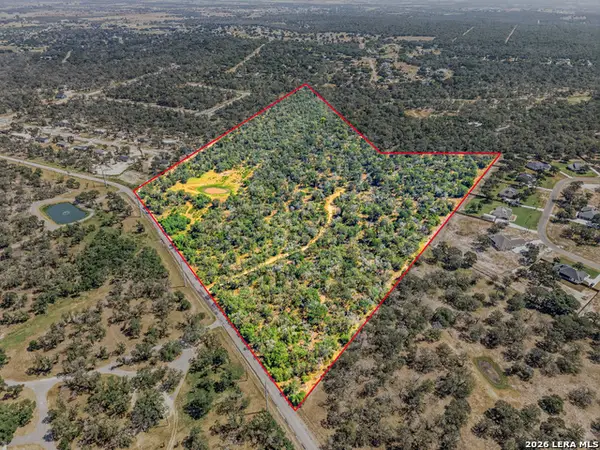 1581 County Road 321, La Vernia, TX 78121