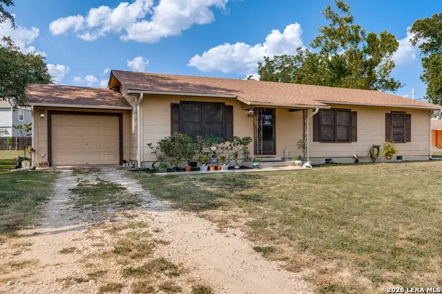 614 E Martindale St, Seguin, TX 78155 - #2
