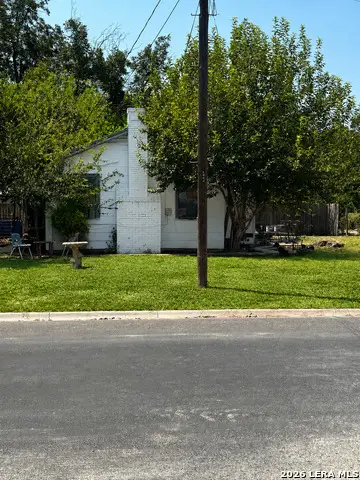 2006 Avenue F, Hondo, TX 78861