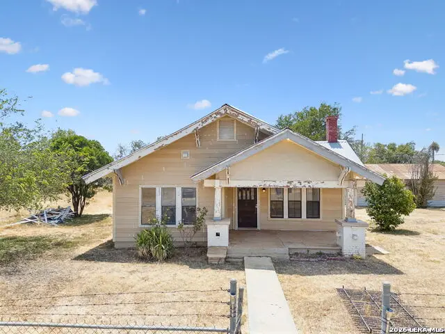 201 E Harris St, Dilley, TX 78017 - #1