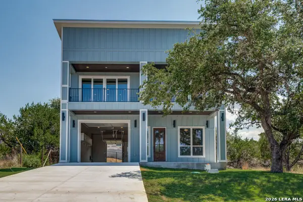 748 Riviera Dr, Canyon Lake, TX 78133