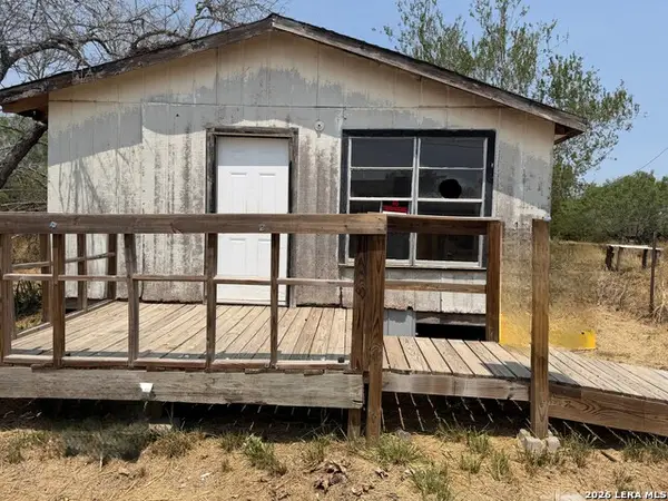 108 Avenue J, Christine, TX 78012