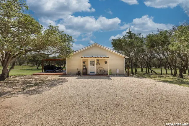 222 Spanish Oak Trl, Harper, TX 78631 - #1