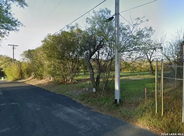 216 S Cherry St, Seguin, TX 78155 - #1
