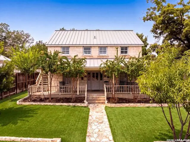 204 N Acorn St, Fredericksburg, TX 78624 - #1