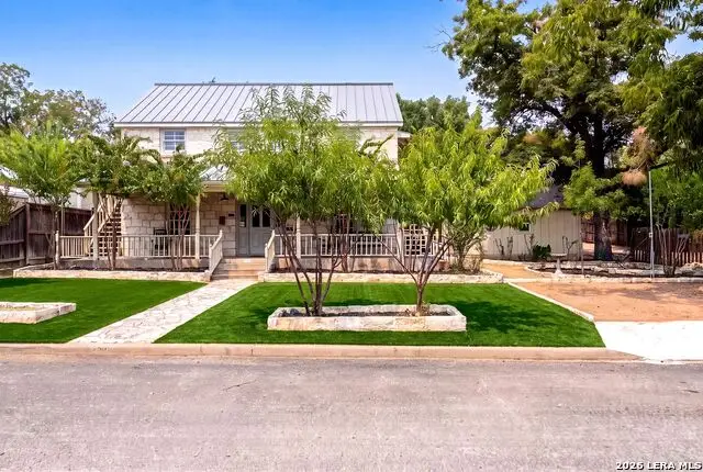204 N Acorn St, Fredericksburg, TX 78624 - #3