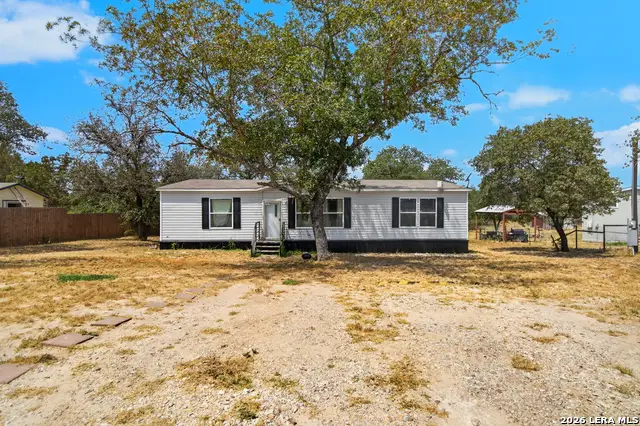 140 Valley View Dr, Poteet, TX 78065 - #1