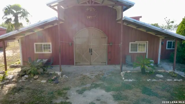 2710 N State Highway 80, Nixon, TX 78140 - #2