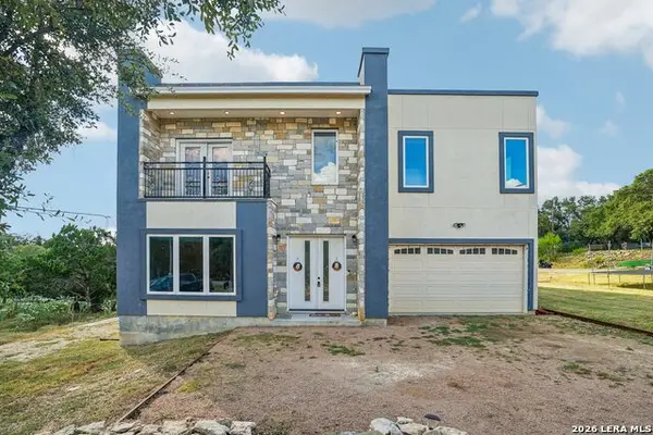 757 Canyon Bnd, Canyon Lake, TX 78133
